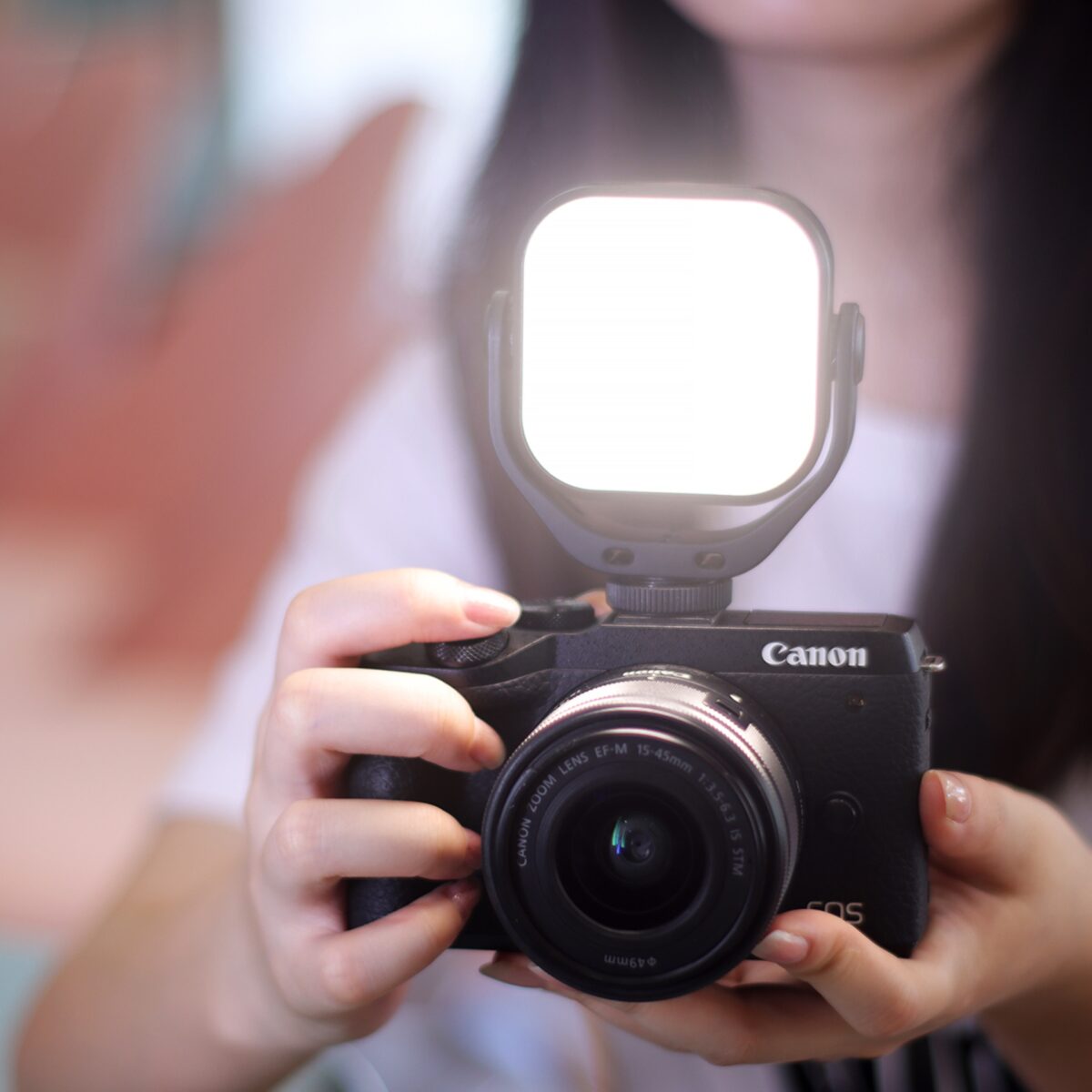 Ulanzi VL66 ไฟ LED ติดหัวกล้อง ขนาดเล็กพกพาสะดวก หมุนได้ 360 องศา