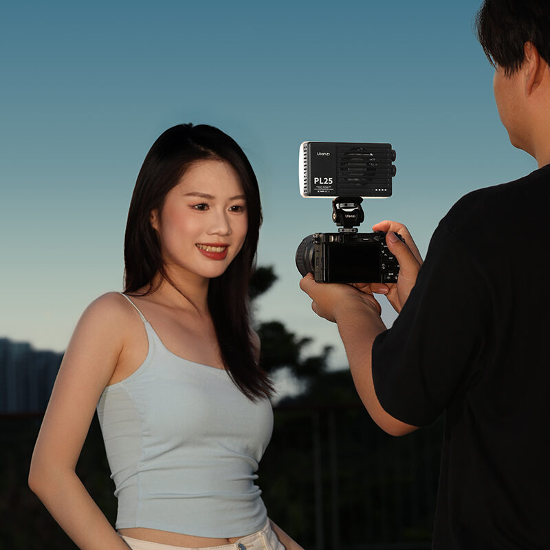 Ulanzi PL25 25W High Power Pocket Light ไฟติดหัวกล้อง ไฟเซลฟี่ ไฟพกพา