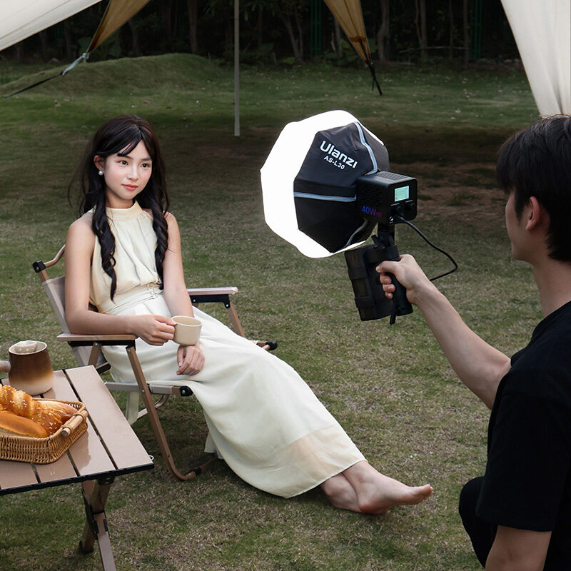 Ulanzi LA06 Light Handle Grip with Power Mount ด้ามจับไฟ LED พร้อมฐานใส่พาวเวอร์แบงค์ แบตสำรอง อเนกประสงค์