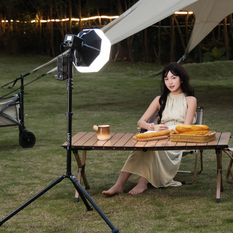 Ulanzi LA06 Light Handle Grip with Power Mount ด้ามจับไฟ LED พร้อมฐานใส่พาวเวอร์แบงค์ แบตสำรอง อเนกประสงค์
